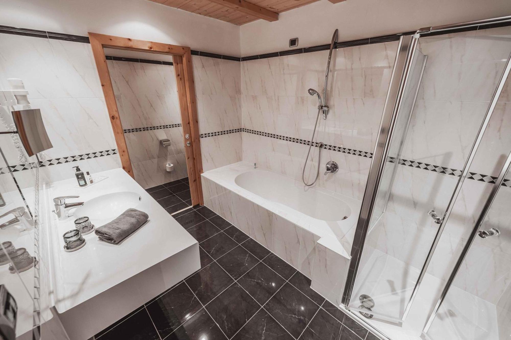 Hotel Continental Dolomites Selva di Val Gardena Kültér fotó